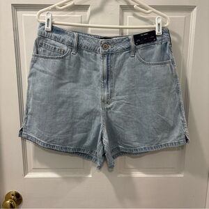 Hollister Women’s 90s Shorts Size 31/12 Ultra High Rise 5” Inseam Lt Wash NWT